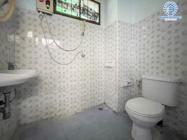 *****ทาวน์เฮ้าส์มือสองย่านนนทบุรี ม.บัวทองธานี กาญจนาภิเษก เนื้อที่ 18 ตร.ว. ฟังก์ชัน 3 ห้องนอน 2 ห้องน้ำ 1 ที่จอดรถ ทาวน์เฮ้าส์หน้ากว้าง บนทำเลเดินทางสะดวก ติดถนนกาญจนาภิเษก ใกล้เซ็นทรัลเวสต์เกต และรถไฟฟ้าสายสีม่วง "สถานีคลองบางไผ่" จองเลย!